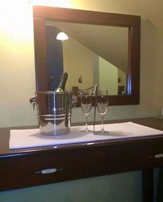 Отель Hotel Laguna Подгорица Двухместный номер с 2 отдельными кроватями-1