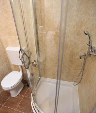 Отель Hotel Laguna Подгорица Бюджетный двухместный номер с 1 кроватью-7