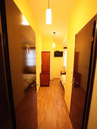 Отель Hotel Laguna Подгорица Бюджетный двухместный номер с 1 кроватью-8